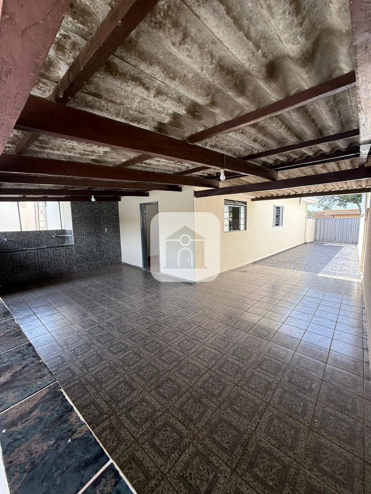 Alugar Casa / Padr&atilde;o em Araguari R$ 2.300,00 - Foto 8