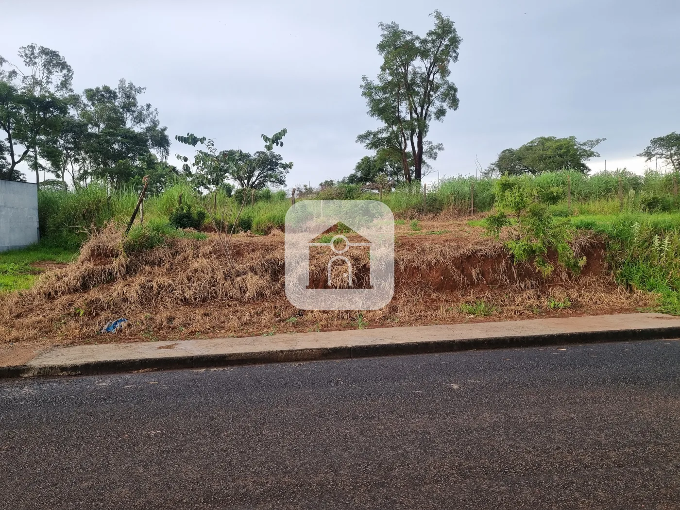 Comprar Terreno / Padr&atilde;o em Uberl&acirc;ndia R$ 180.000,00 - Foto 5