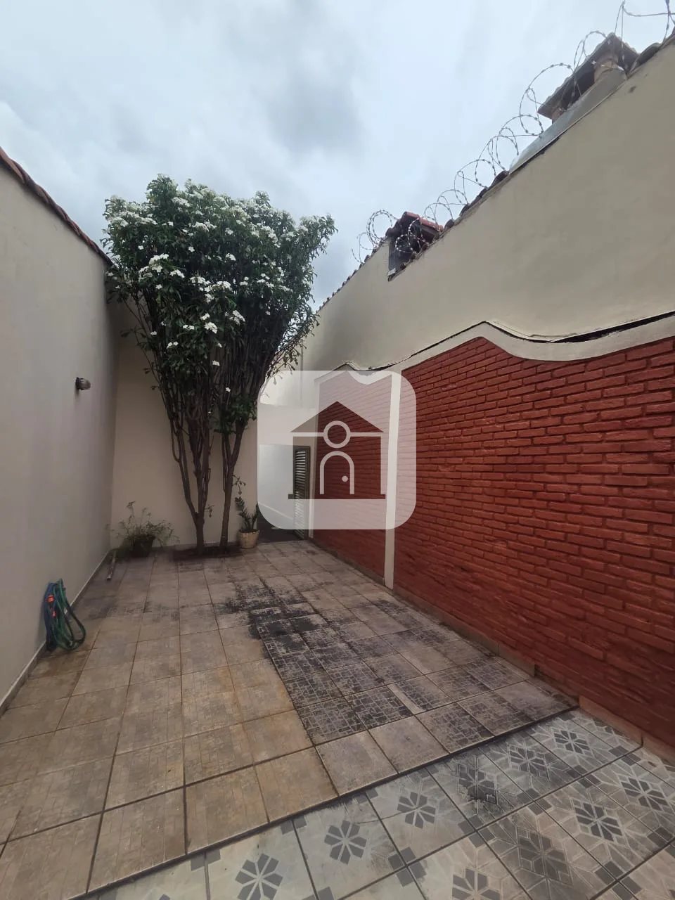 Alugar Casa / Padr&atilde;o em Uberl&acirc;ndia R$ 3.700,00 - Foto 4