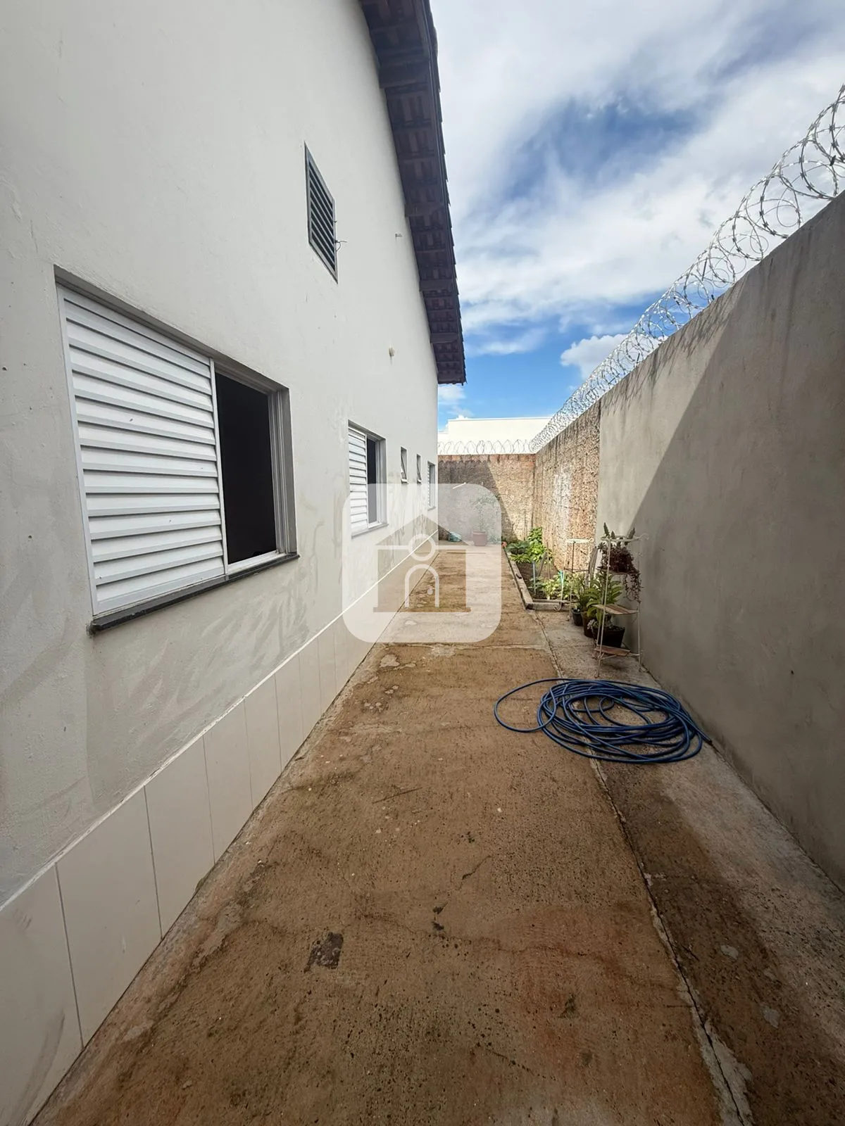Alugar Casa / Padr&atilde;o em Araguari R$ 1.600,00 - Foto 4