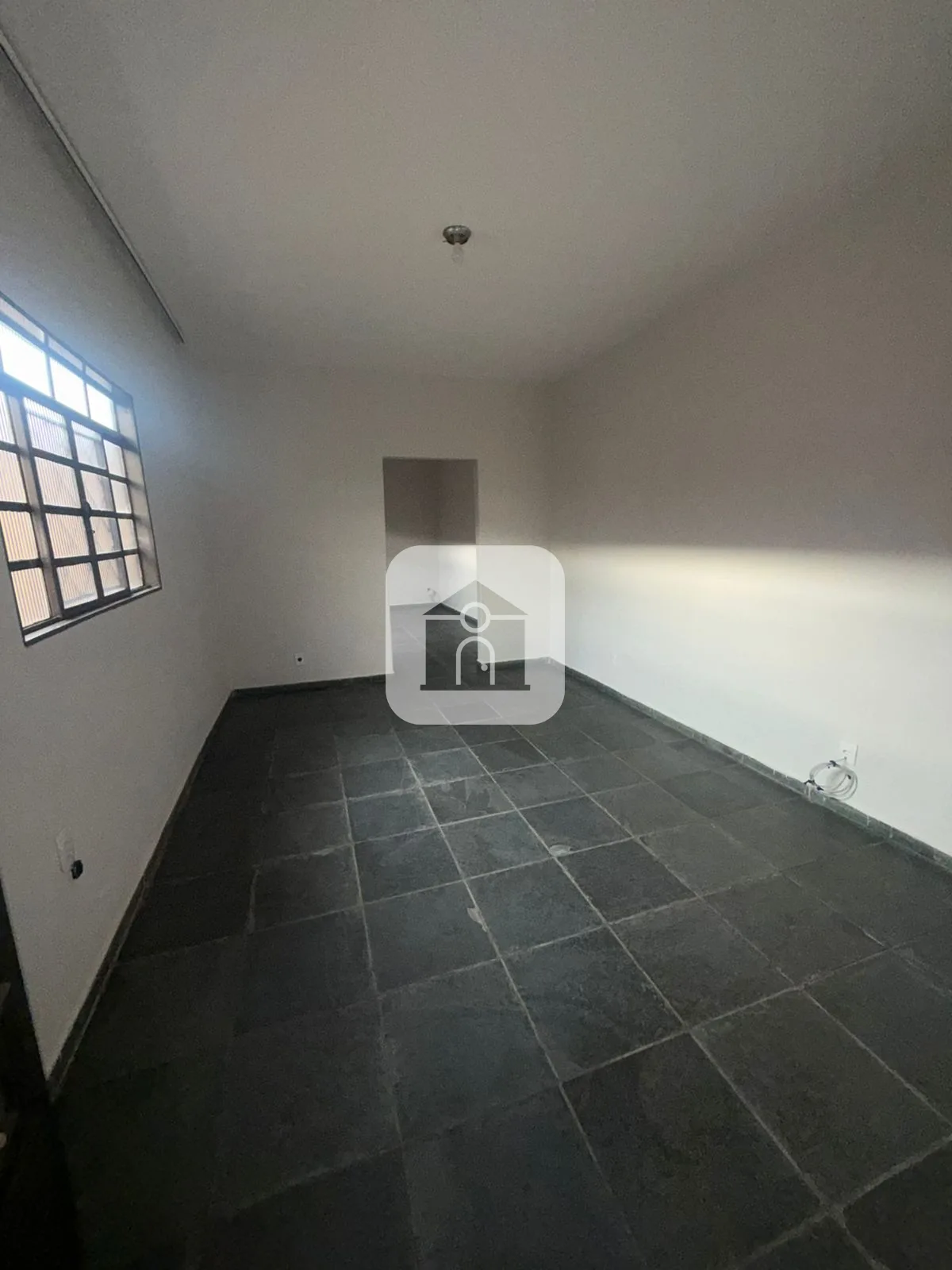 Alugar Casa / Padr&atilde;o em Araguari R$ 2.500,00 - Foto 3