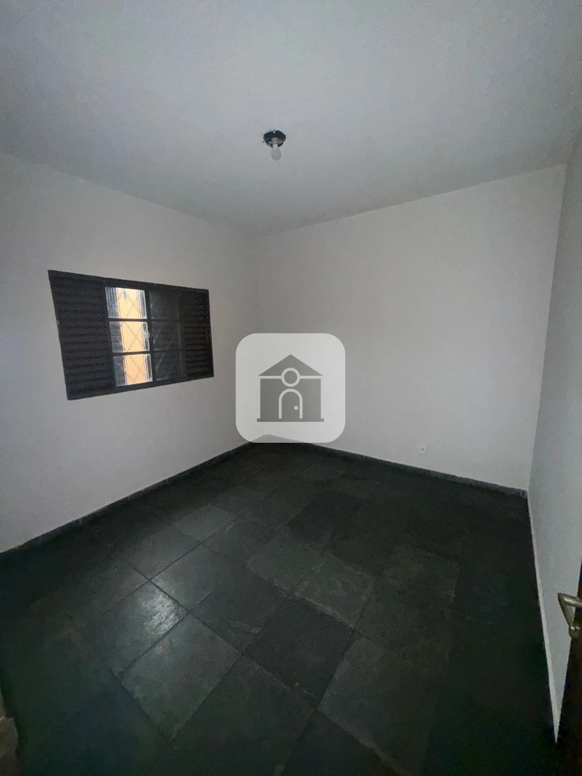 Alugar Casa / Padr&atilde;o em Araguari R$ 2.500,00 - Foto 4