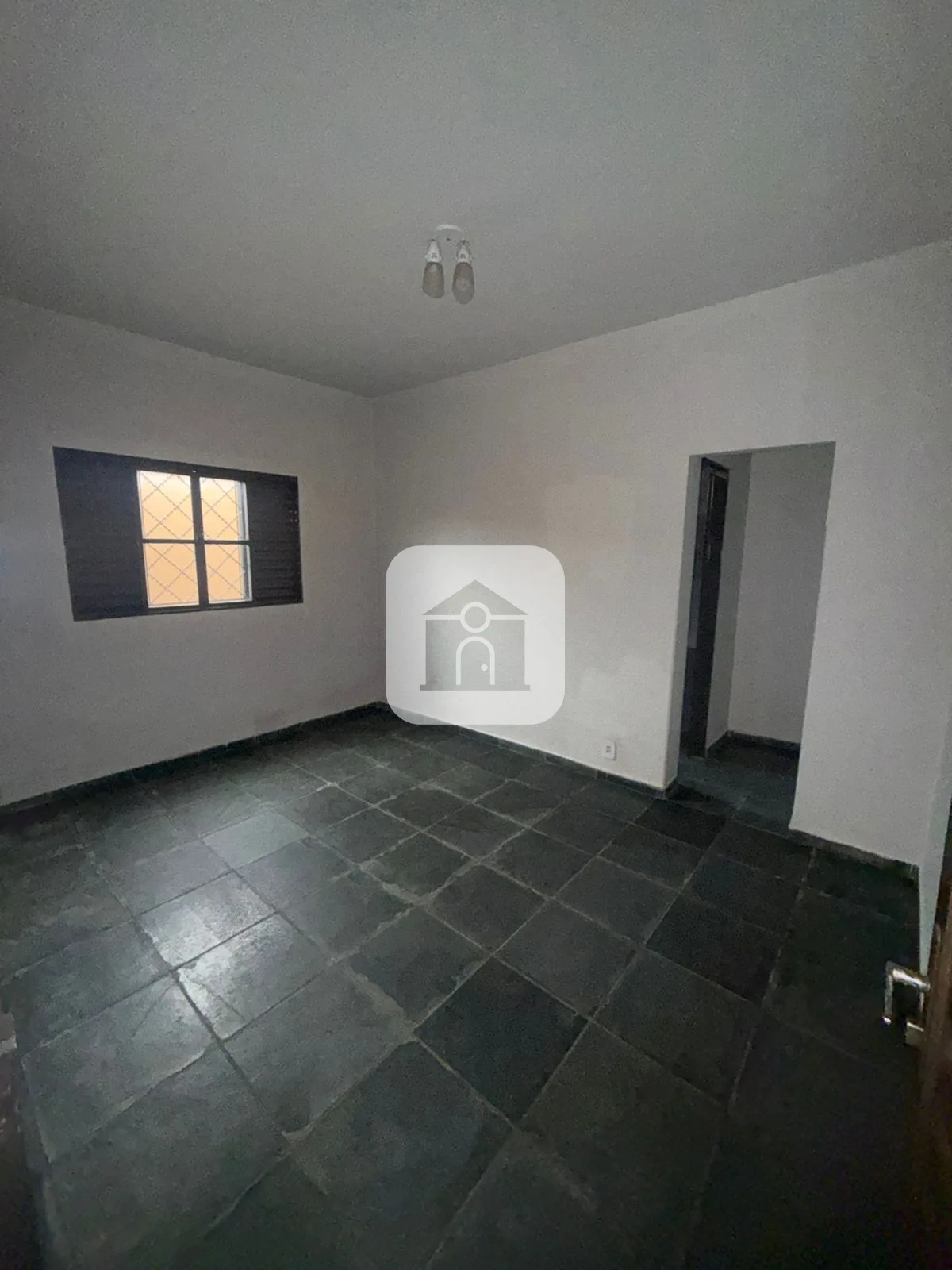 Alugar Casa / Padr&atilde;o em Araguari R$ 2.500,00 - Foto 6