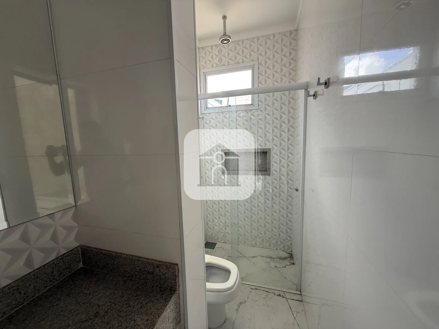 Alugar Casa / Padr&atilde;o em Uberl&acirc;ndia R$ 6.500,00 - Foto 1