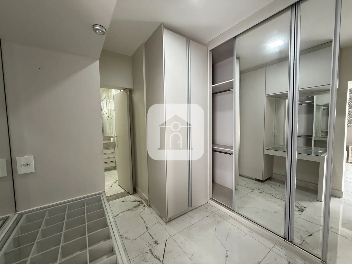 Alugar Casa / Padr&atilde;o em Uberl&acirc;ndia R$ 6.500,00 - Foto 2