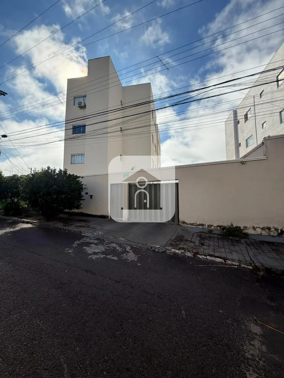 Comprar Apartamento / Padr&atilde;o em Araguari R$ 300.000,00 - Foto 1