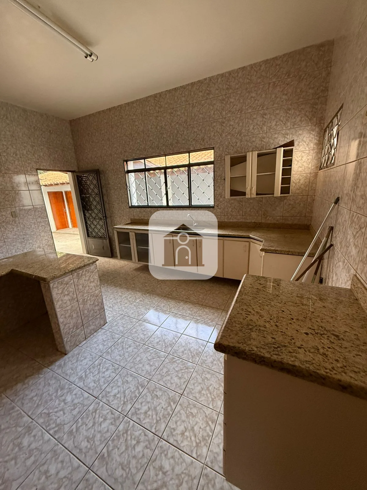 Alugar Casa / Padr&atilde;o em Araguari R$ 4.500,00 - Foto 16