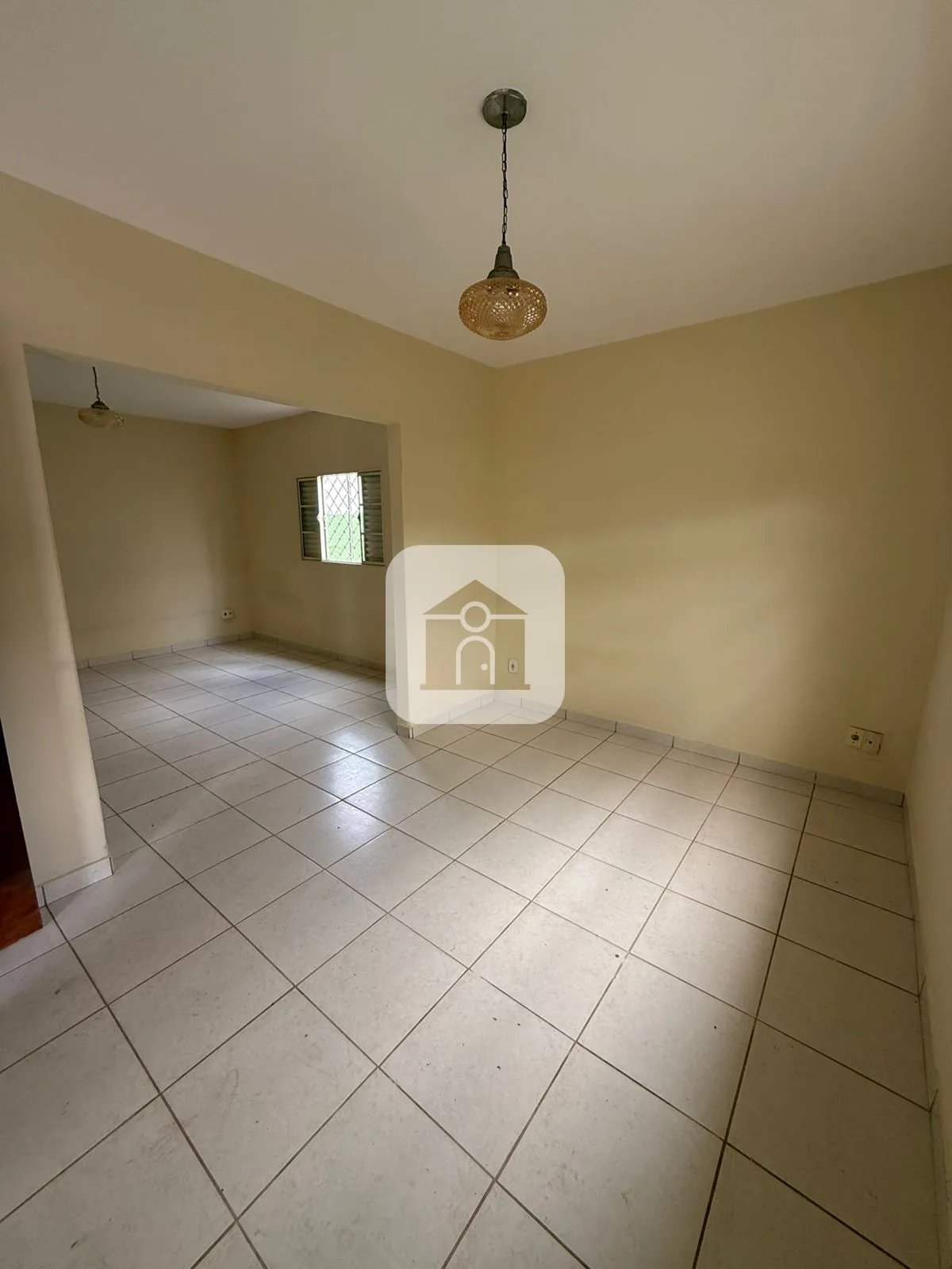 Alugar Casa / Padr&atilde;o em Araguari R$ 3.000,00 - Foto 2