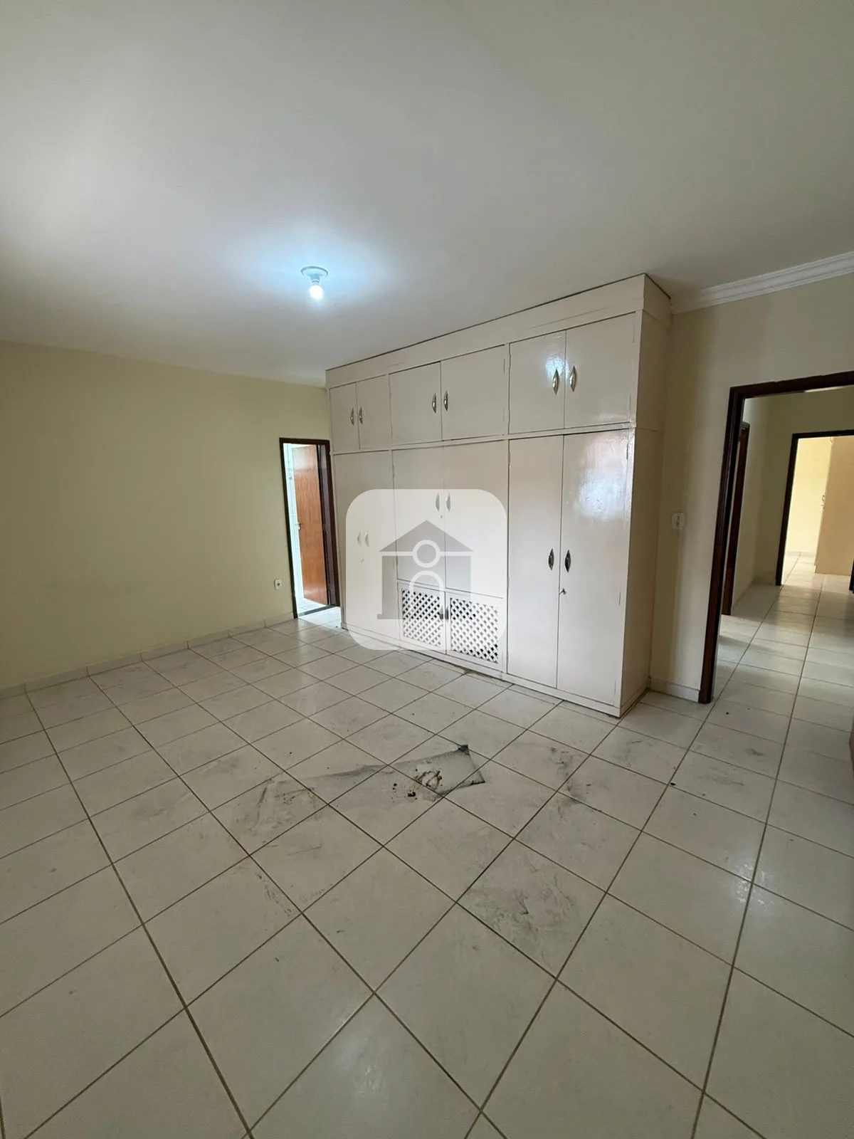 Alugar Casa / Padr&atilde;o em Araguari R$ 3.000,00 - Foto 6