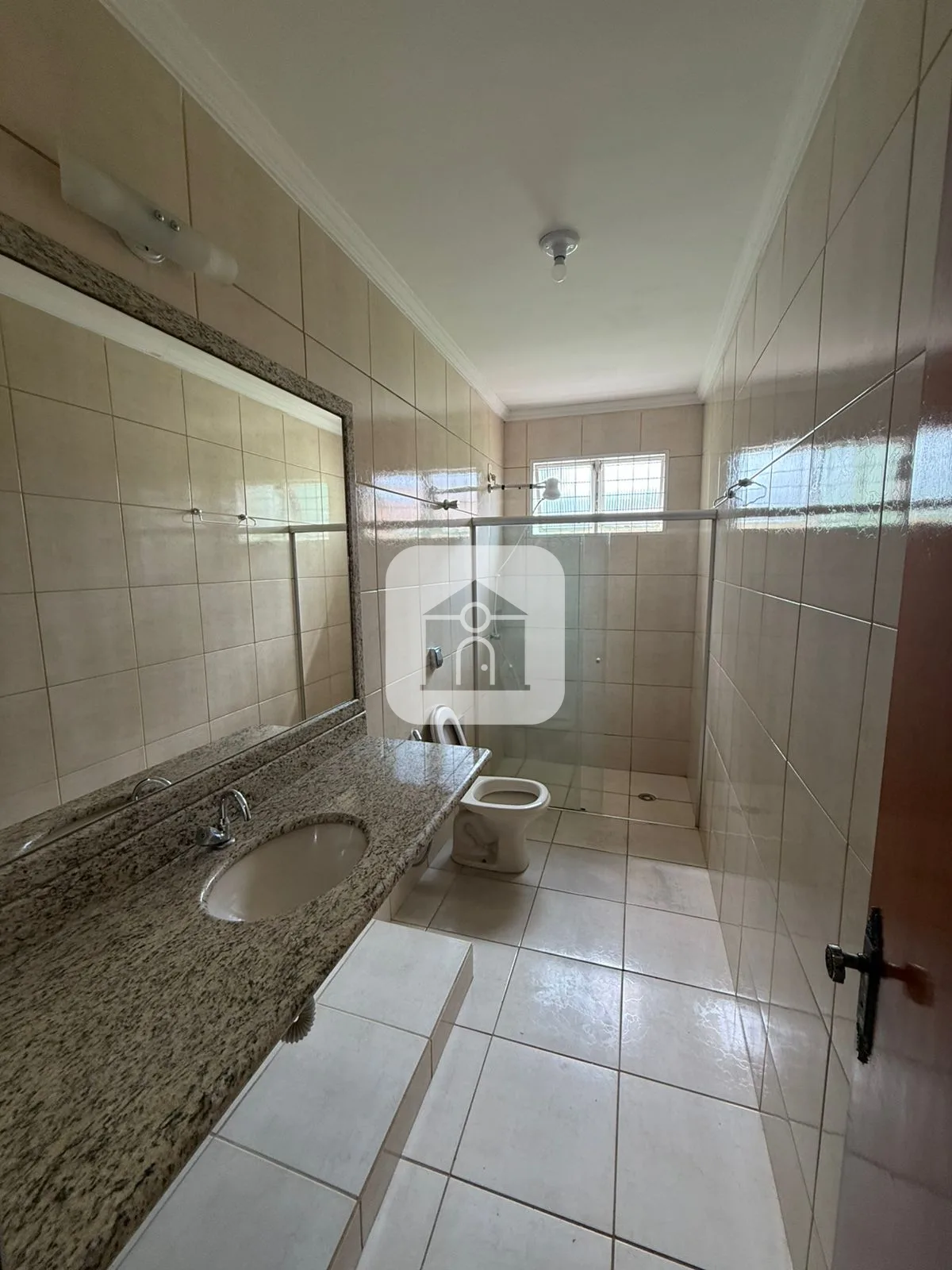 Alugar Casa / Padr&atilde;o em Araguari R$ 3.000,00 - Foto 8