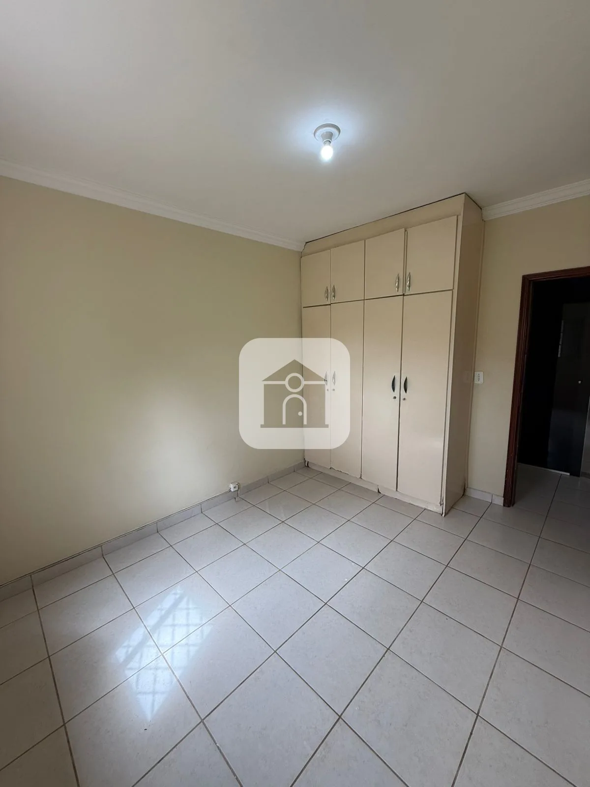 Alugar Casa / Padr&atilde;o em Araguari R$ 3.000,00 - Foto 10