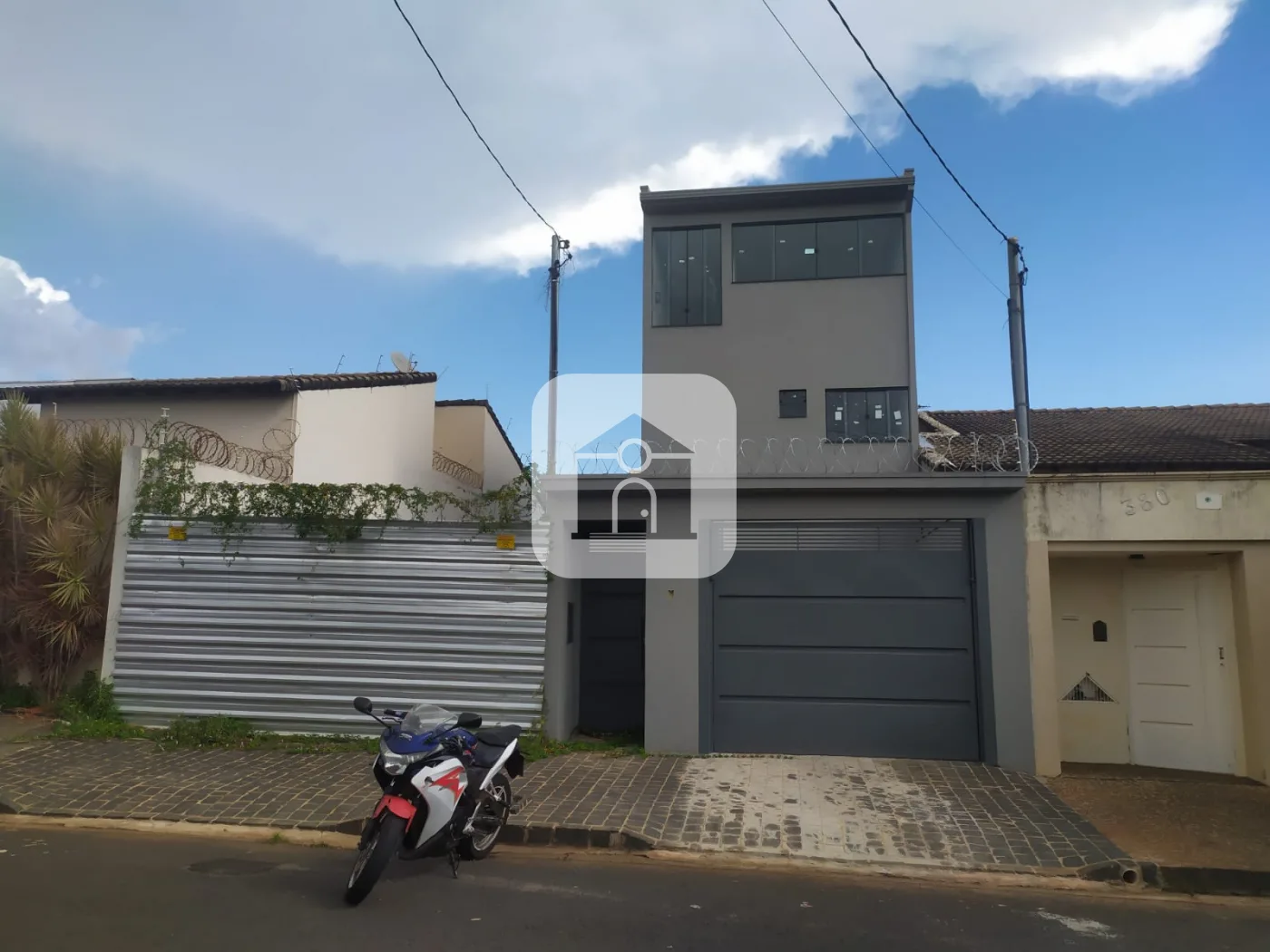Alugar Casa / Padr&atilde;o em Uberl&acirc;ndia R$ 3.200,00 - Foto 2