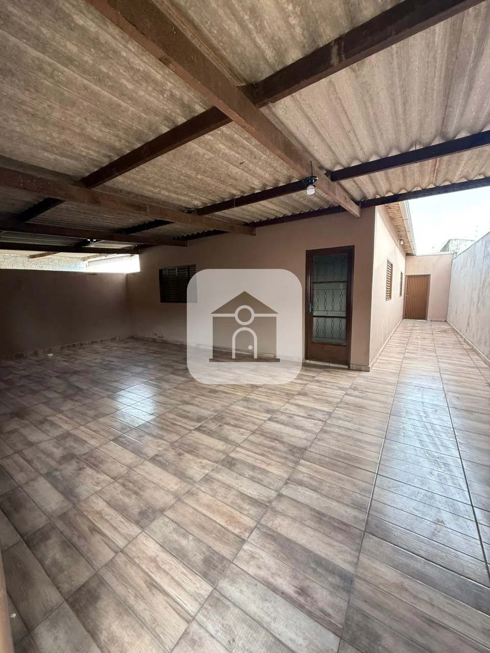 Alugar Casa / Padr&atilde;o em Araguari R$ 1.600,00 - Foto 2