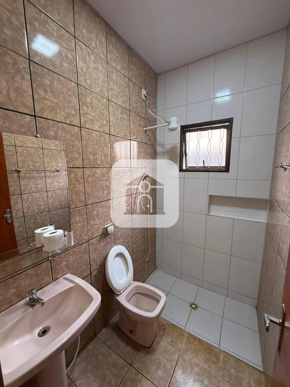 Alugar Casa / Padr&atilde;o em Araguari R$ 1.600,00 - Foto 7