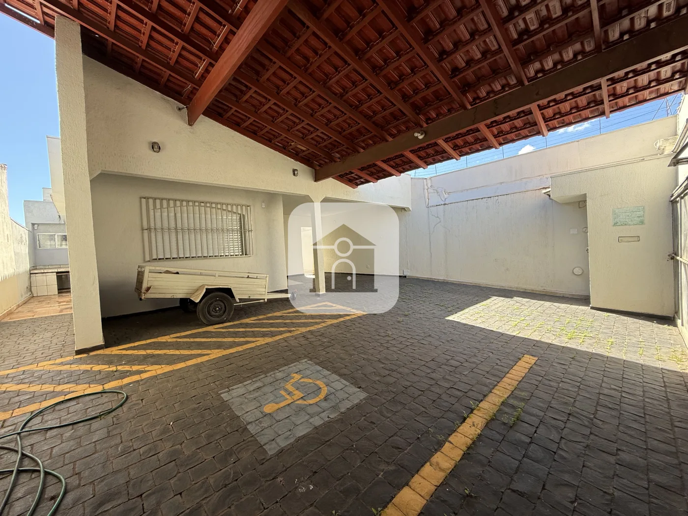 Alugar Comercial / Casa Comercial em Uberl&acirc;ndia R$ 6.000,00 - Foto 32