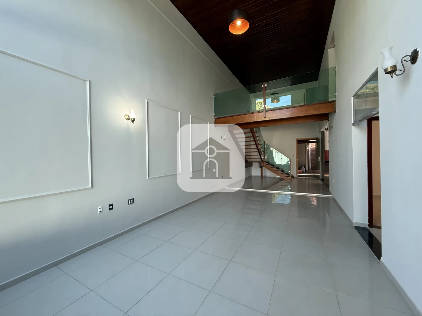 Alugar Casa / Sobrado em Uberl&acirc;ndia R$ 5.900,00 - Foto 1