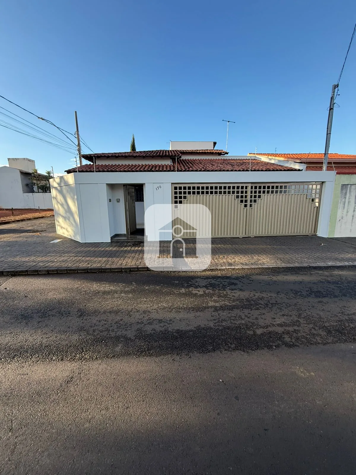 Alugar Casa / Padr&atilde;o em Araguari R$ 3.000,00 - Foto 1
