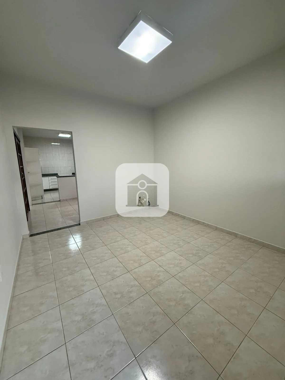 Alugar Casa / Padr&atilde;o em Araguari R$ 3.000,00 - Foto 4