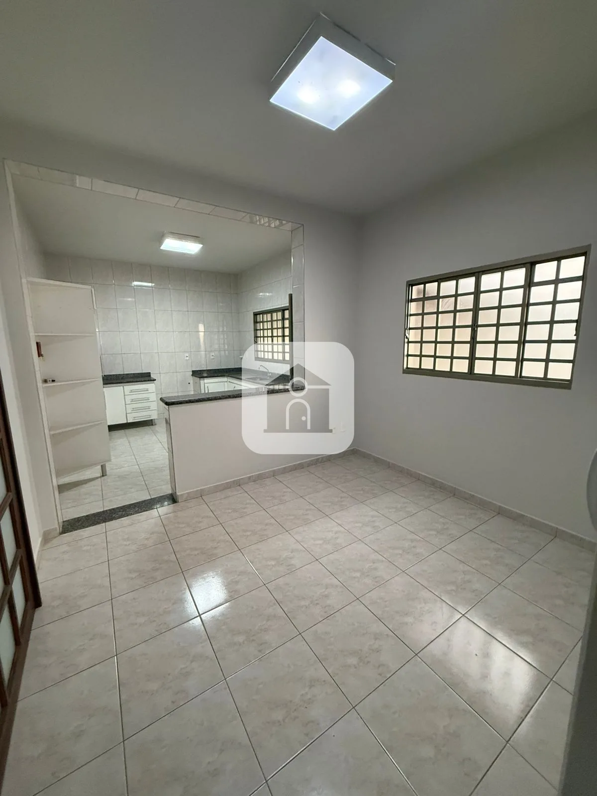 Alugar Casa / Padr&atilde;o em Araguari R$ 3.000,00 - Foto 5