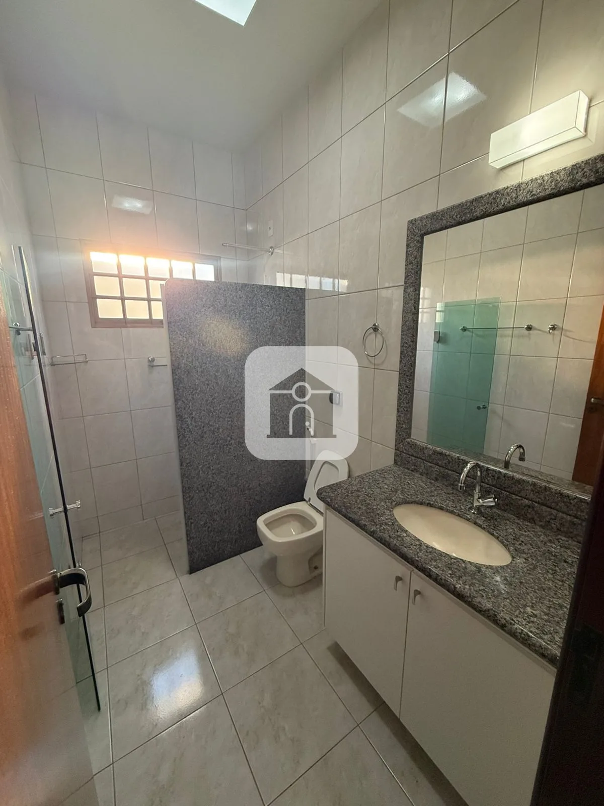 Alugar Casa / Padr&atilde;o em Araguari R$ 3.000,00 - Foto 8