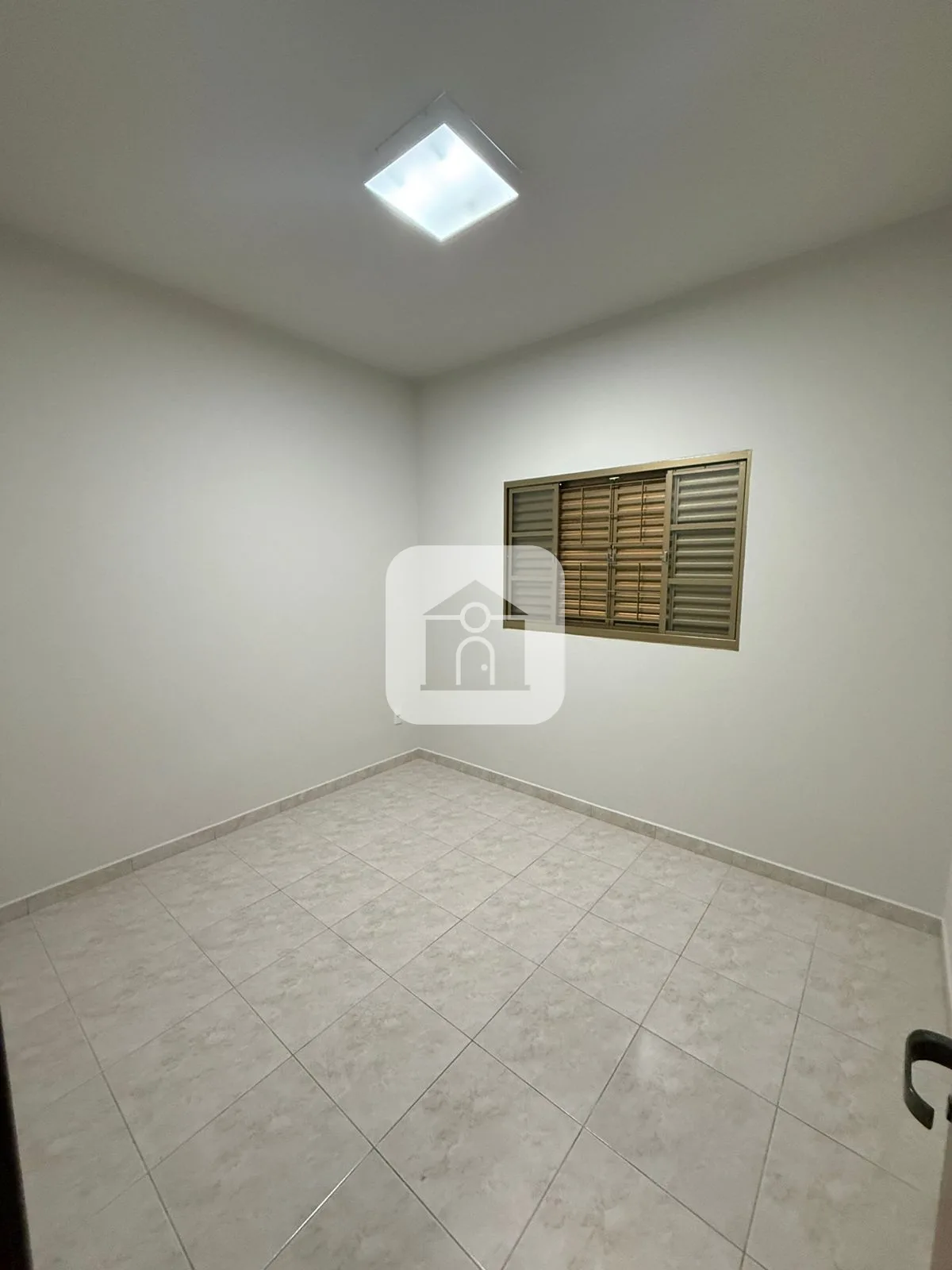 Alugar Casa / Padr&atilde;o em Araguari R$ 3.000,00 - Foto 9