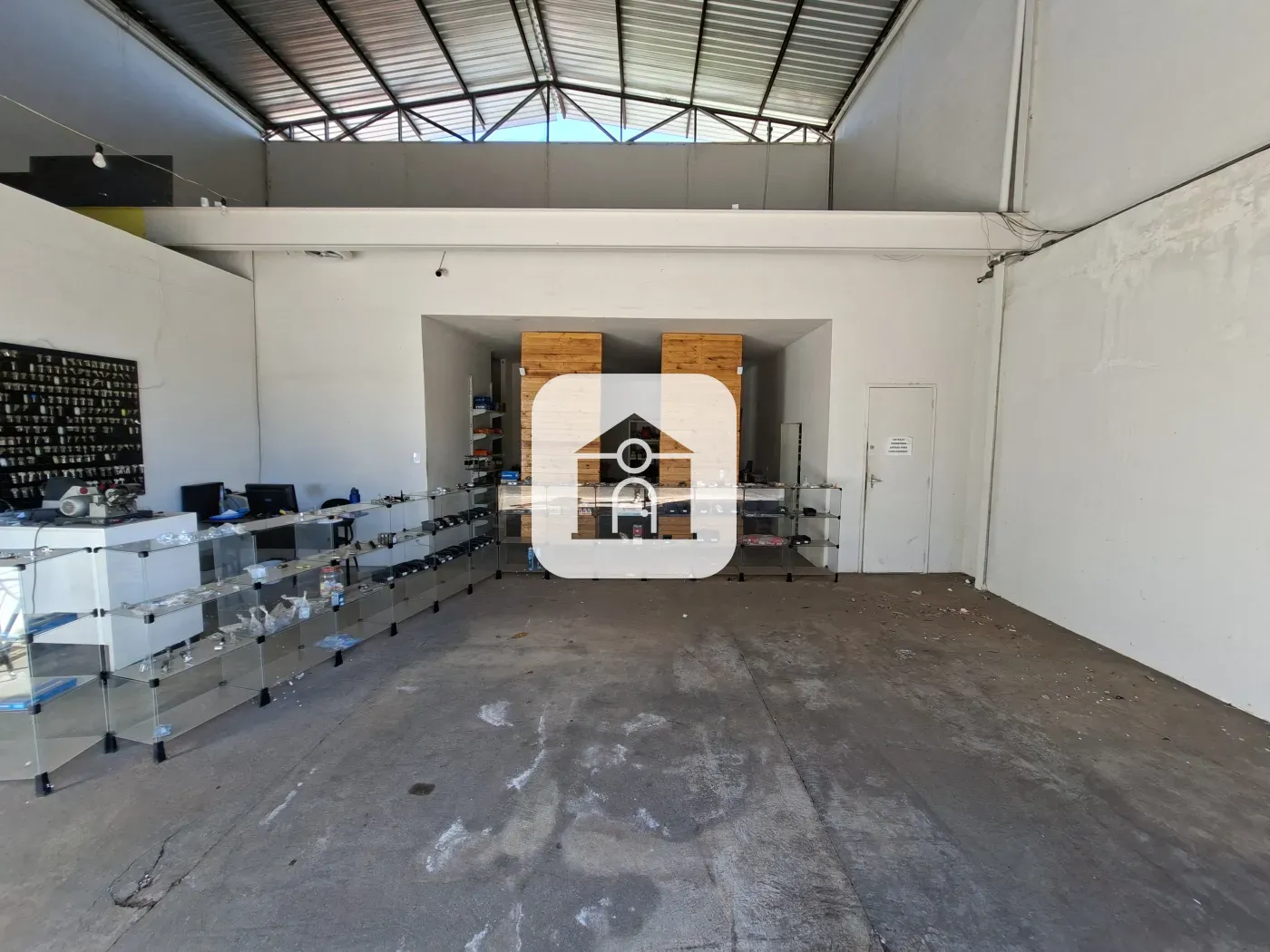 Alugar Comercial / Loja em Uberl&acirc;ndia R$ 7.500,00 - Foto 2