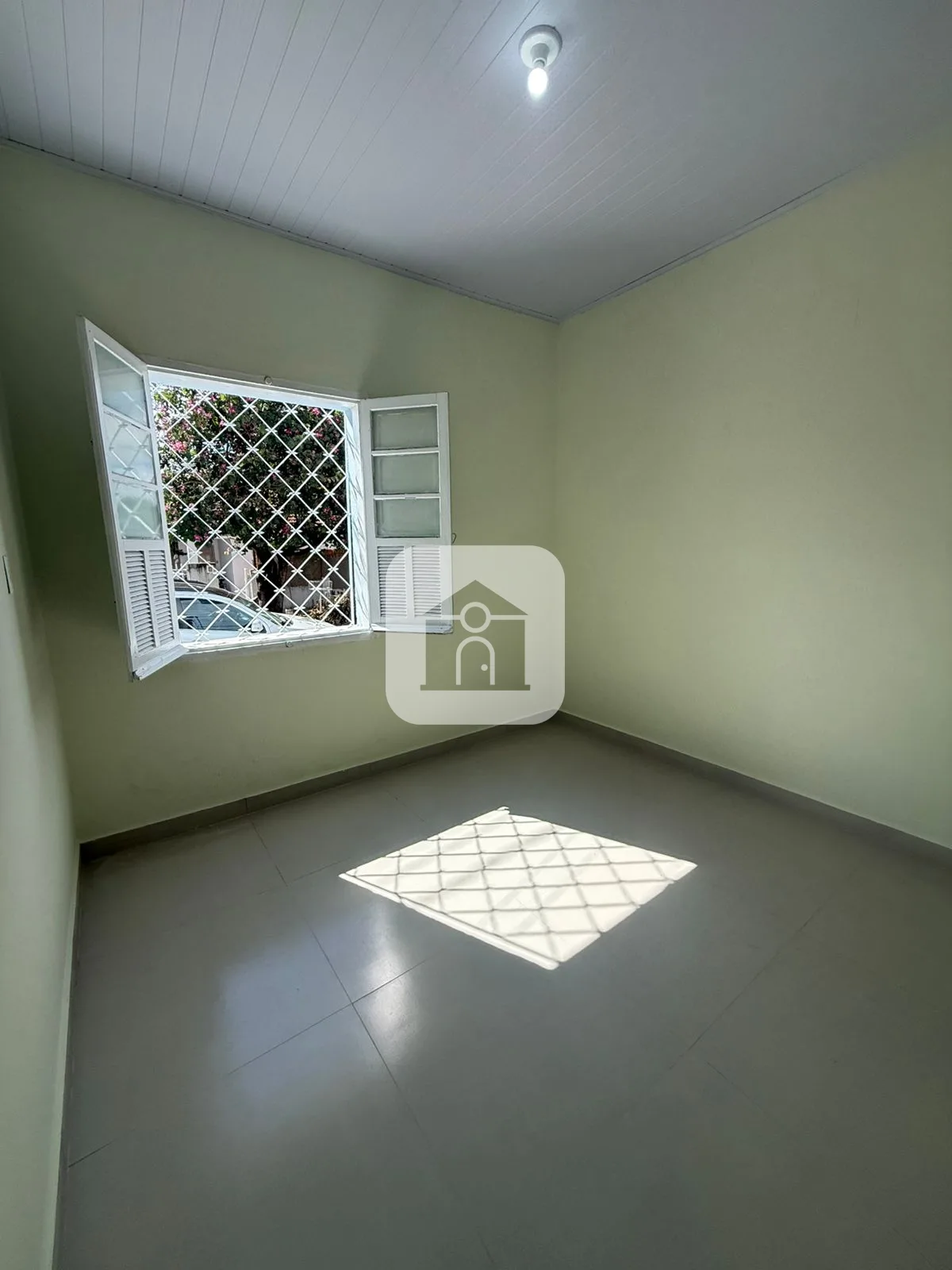Alugar Casa / Padr&atilde;o em Araguari R$ 1.500,00 - Foto 5