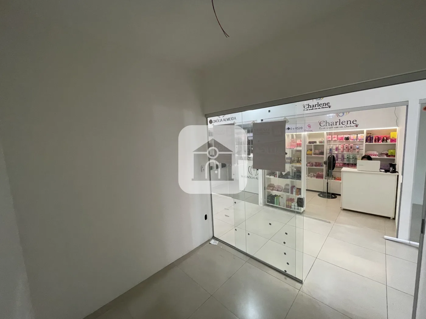 Alugar Comercial / Loja Condom&iacute;nio em Uberl&acirc;ndia R$ 2.000,00 - Foto 1