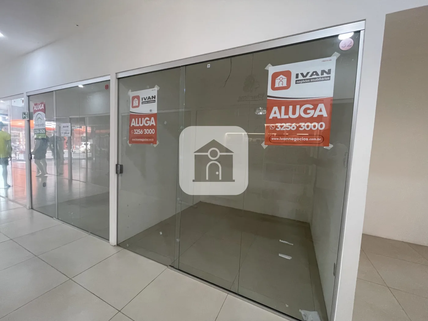 Alugar Comercial / Loja Condom&iacute;nio em Uberl&acirc;ndia R$ 2.000,00 - Foto 2