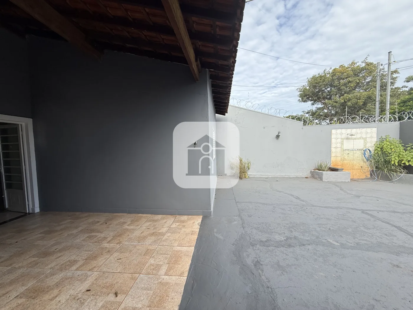 Alugar Casa / Padr&atilde;o em Uberl&acirc;ndia R$ 3.300,00 - Foto 2