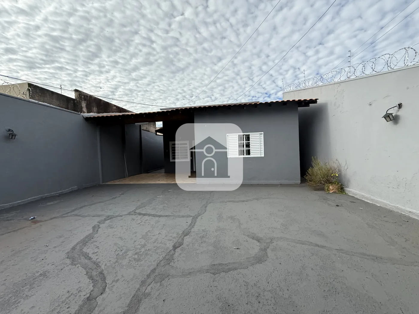 Alugar Casa / Padr&atilde;o em Uberl&acirc;ndia R$ 3.300,00 - Foto 3