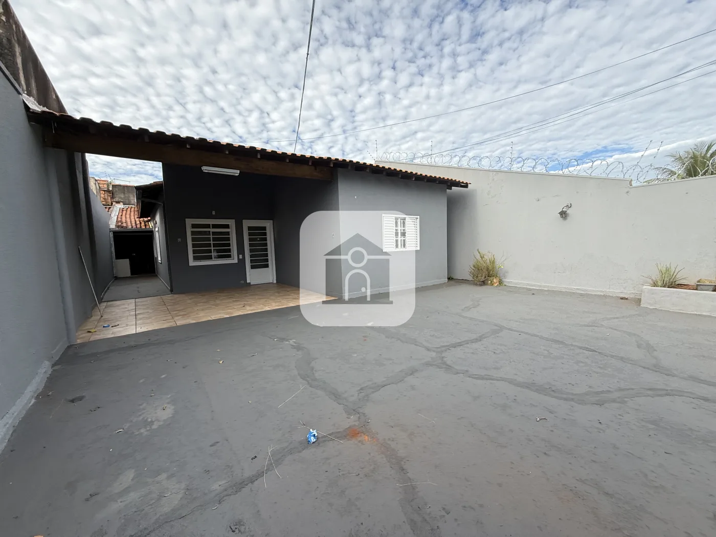 Alugar Casa / Padr&atilde;o em Uberl&acirc;ndia R$ 3.300,00 - Foto 1