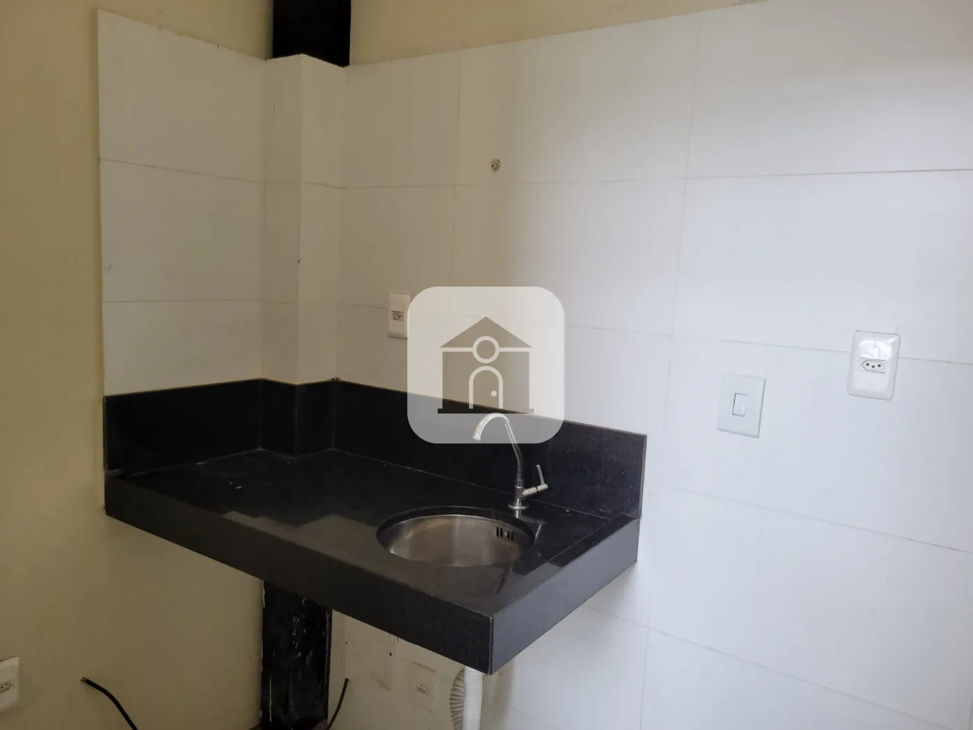 Alugar Comercial / Loja em Uberl&acirc;ndia R$ 2.200,00 - Foto 4