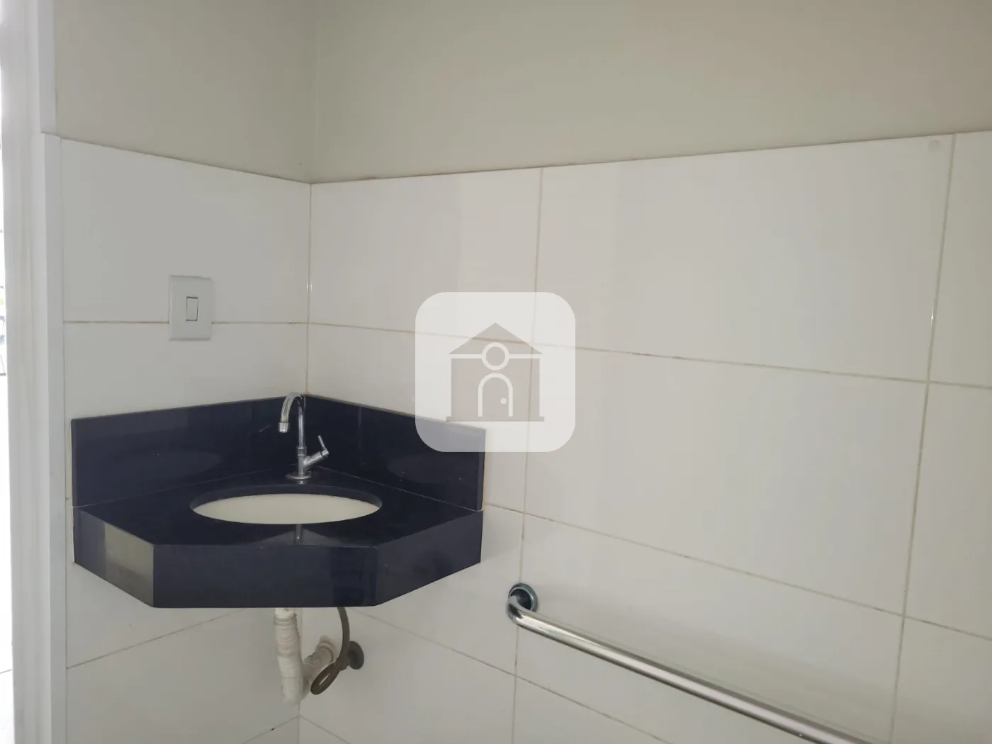 Alugar Comercial / Loja em Uberl&acirc;ndia R$ 2.200,00 - Foto 8