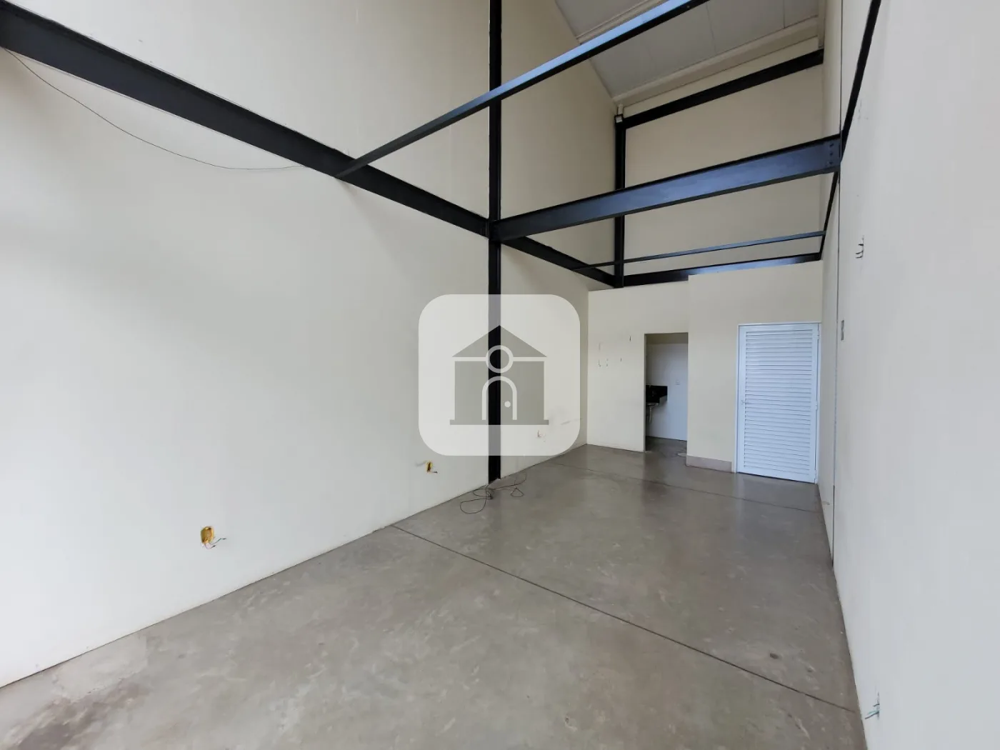 Alugar Comercial / Loja em Uberl&acirc;ndia R$ 2.200,00 - Foto 9