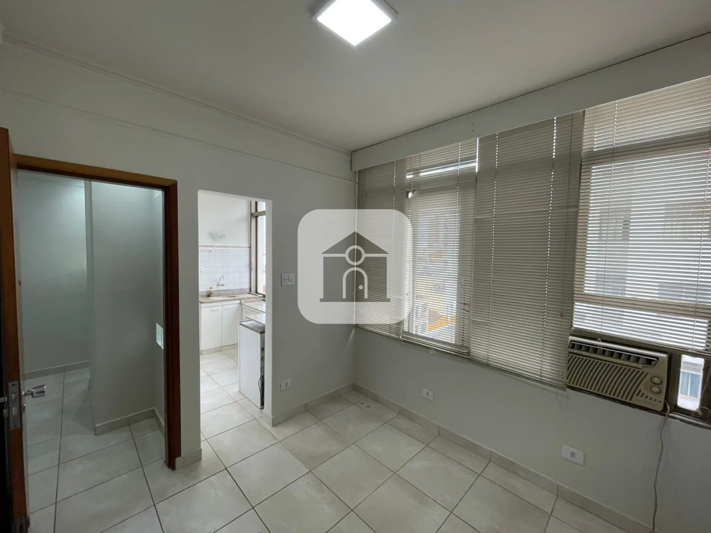 Alugar Comercial / Sala Comercial Condom&iacute;nio em Uberl&acirc;ndia R$ 680,00 - Foto 2