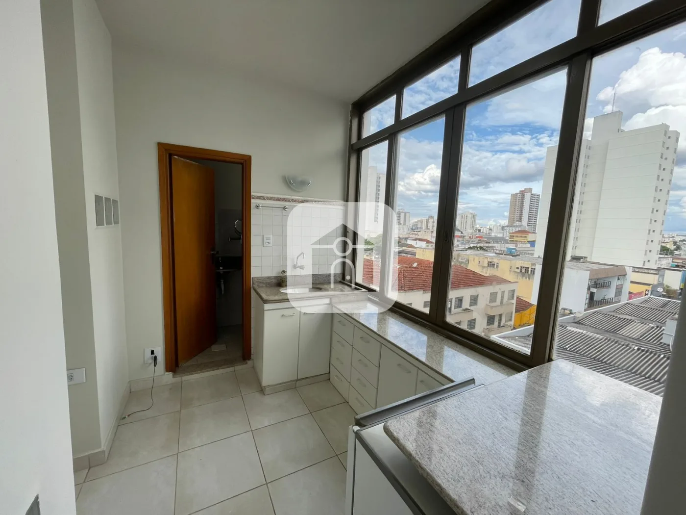 Alugar Comercial / Sala Comercial Condom&iacute;nio em Uberl&acirc;ndia R$ 680,00 - Foto 3