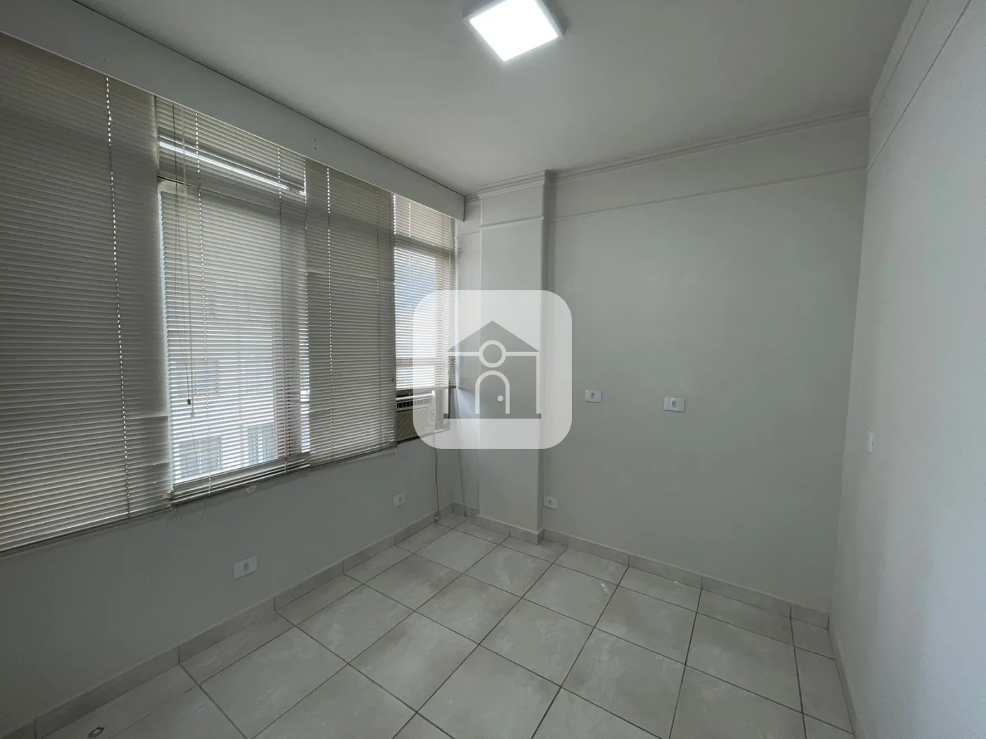 Alugar Comercial / Sala Comercial Condom&iacute;nio em Uberl&acirc;ndia R$ 680,00 - Foto 6