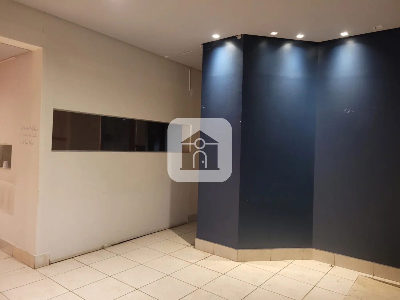 Alugar Comercial / Loja em Uberl&acirc;ndia R$ 2.500,00 - Foto 1