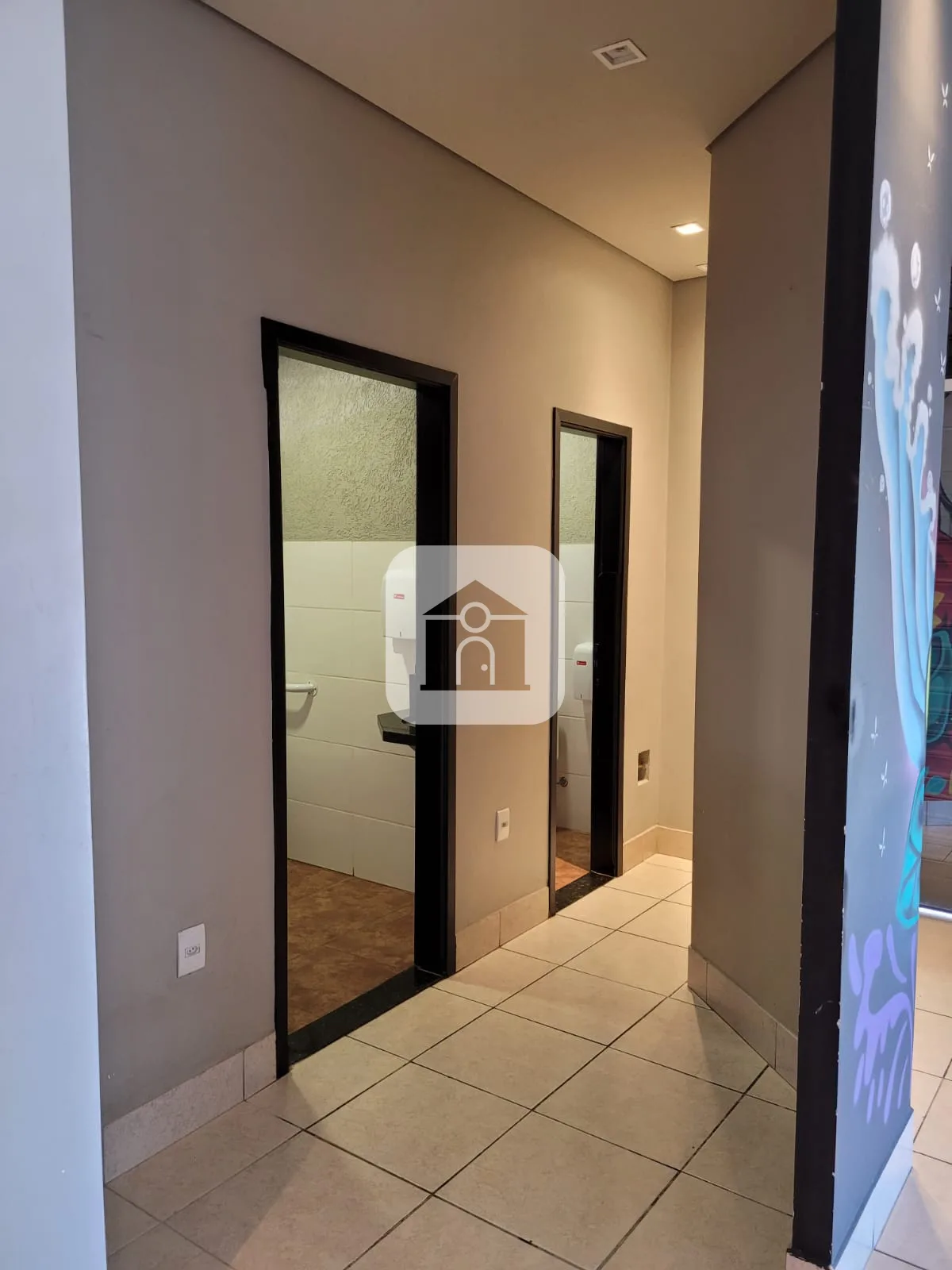 Alugar Comercial / Loja em Uberl&acirc;ndia R$ 2.500,00 - Foto 4