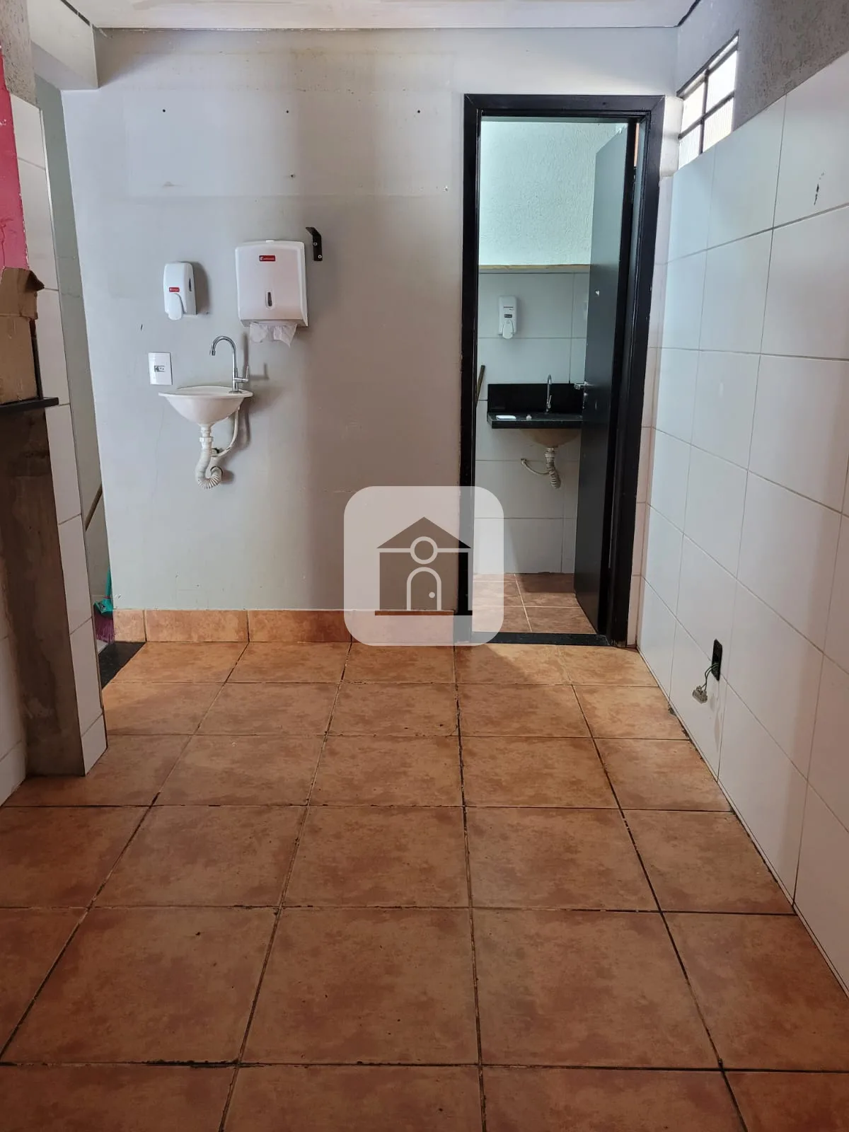 Alugar Comercial / Loja em Uberl&acirc;ndia R$ 2.500,00 - Foto 6