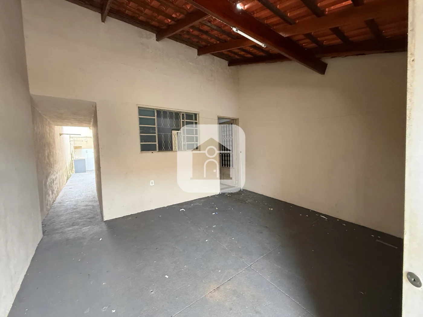 Alugar Casa / Padr&atilde;o em Uberl&acirc;ndia R$ 1.350,00 - Foto 2