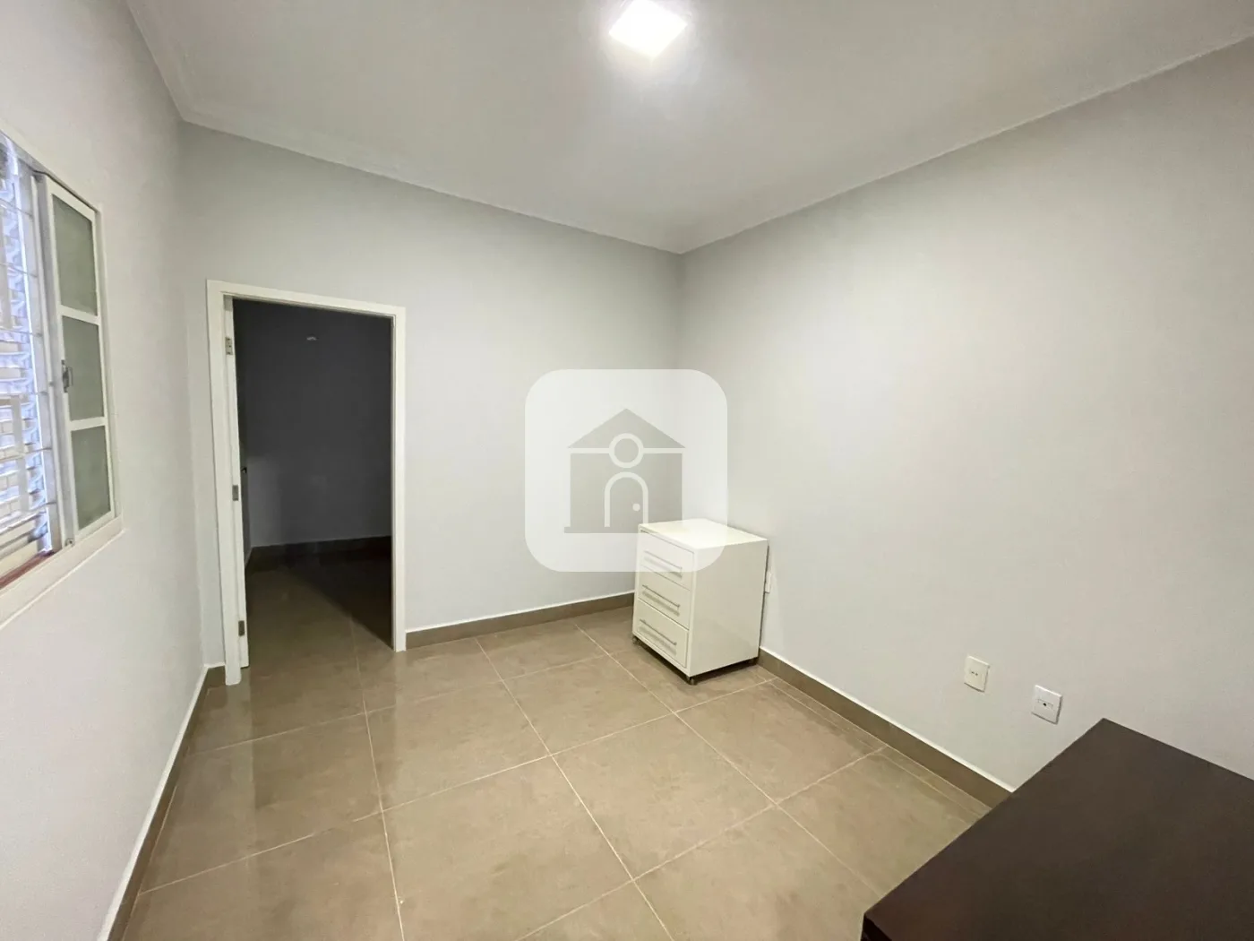 Alugar Apartamento / Quitinete em Uberl&acirc;ndia R$ 1.200,00 - Foto 5
