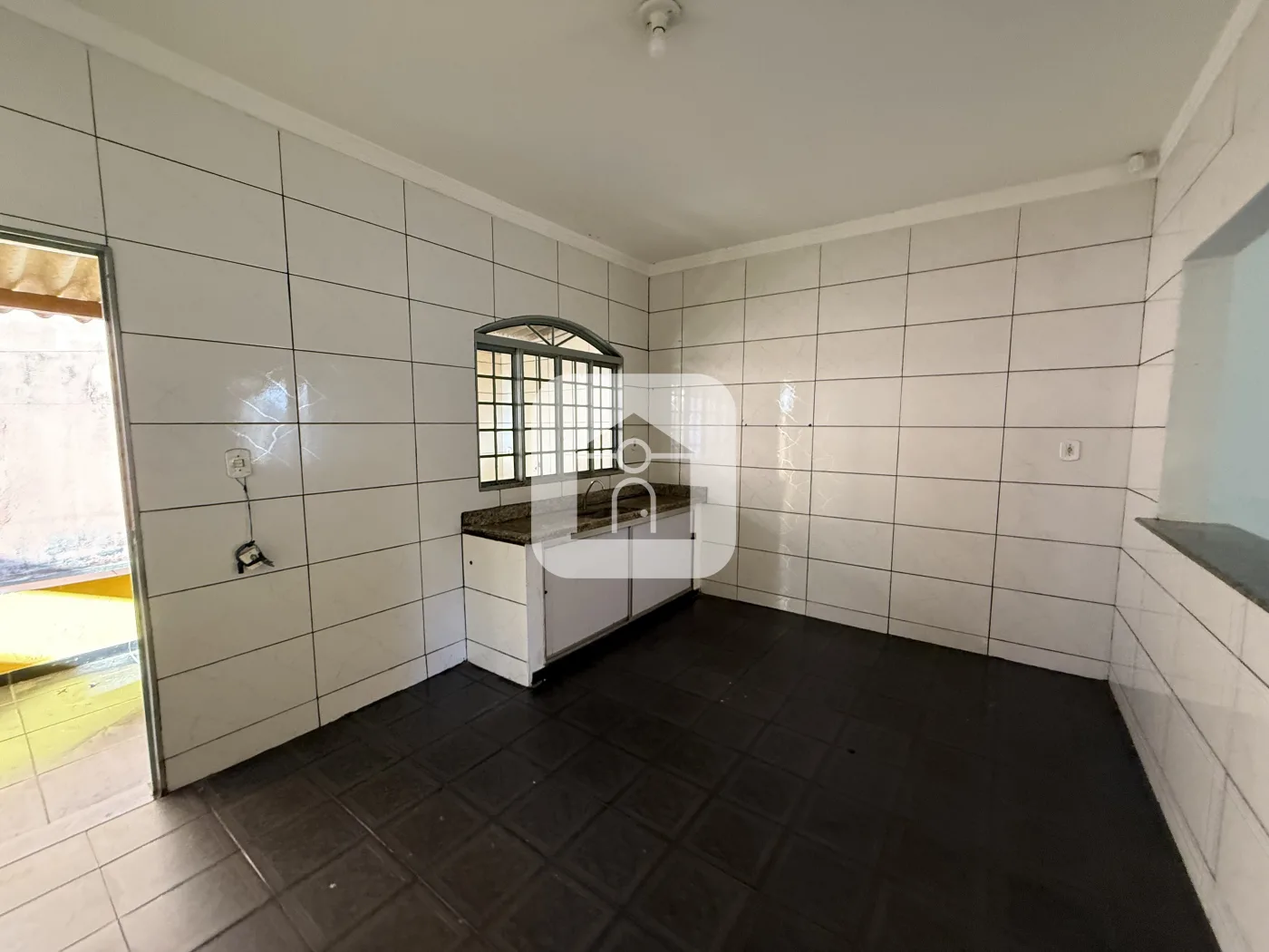 Alugar Casa / Padr&atilde;o em Uberl&acirc;ndia R$ 1.600,00 - Foto 2