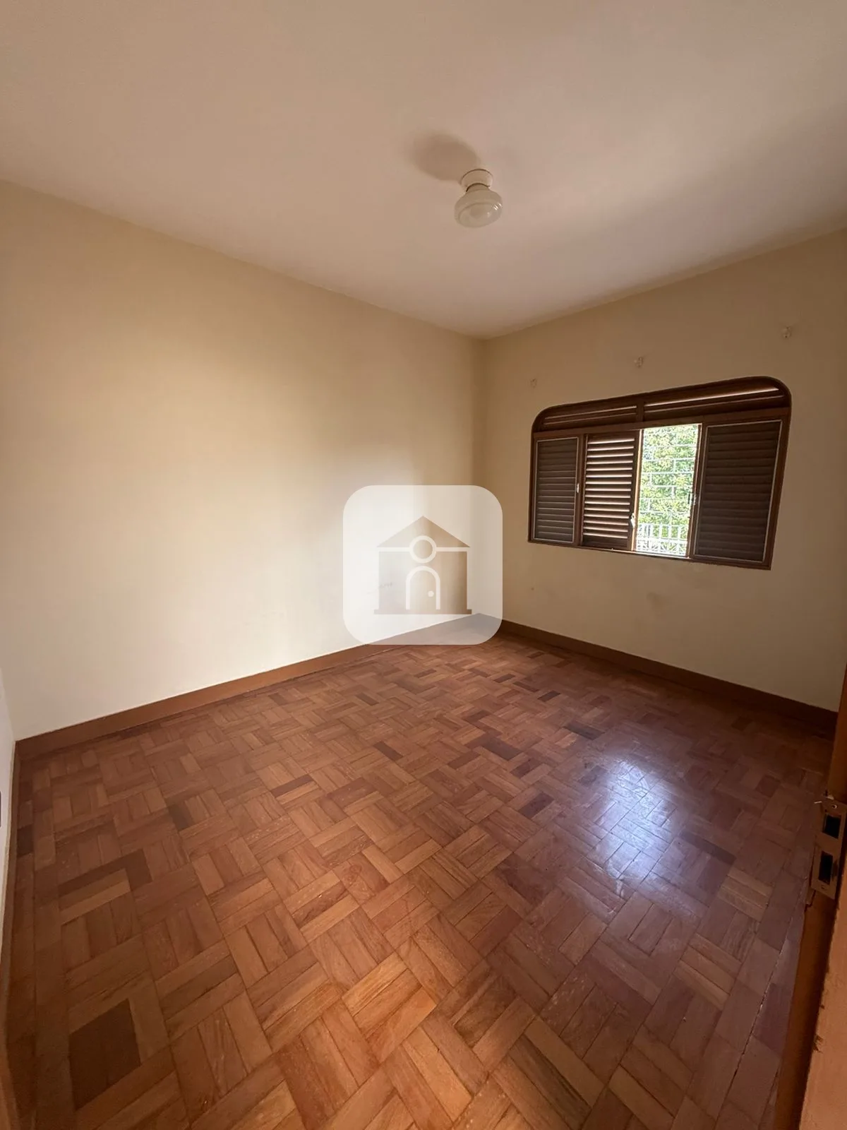 Comprar Casa / Padr&atilde;o em Araguari R$ 375.000,00 - Foto 4
