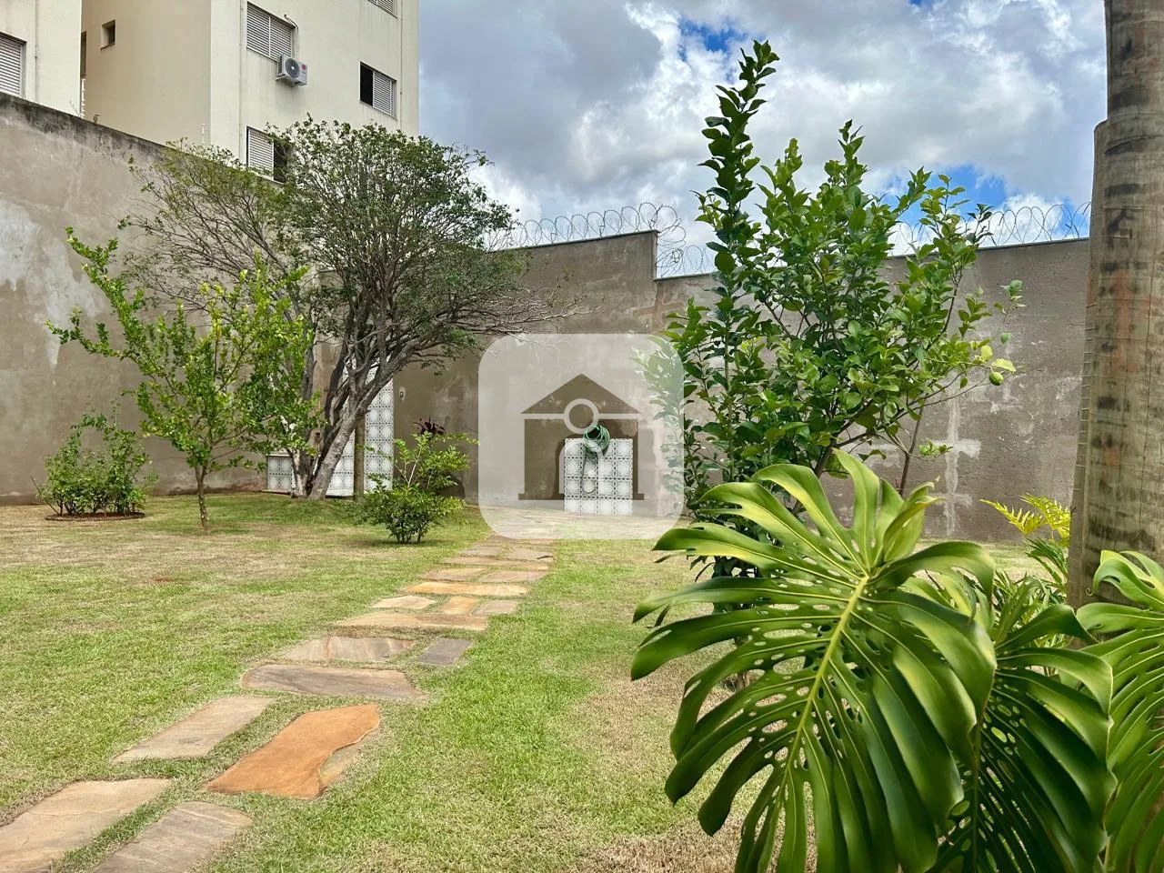 Alugar Terreno / Padr&atilde;o em Uberl&acirc;ndia R$ 1.700,00 - Foto 2