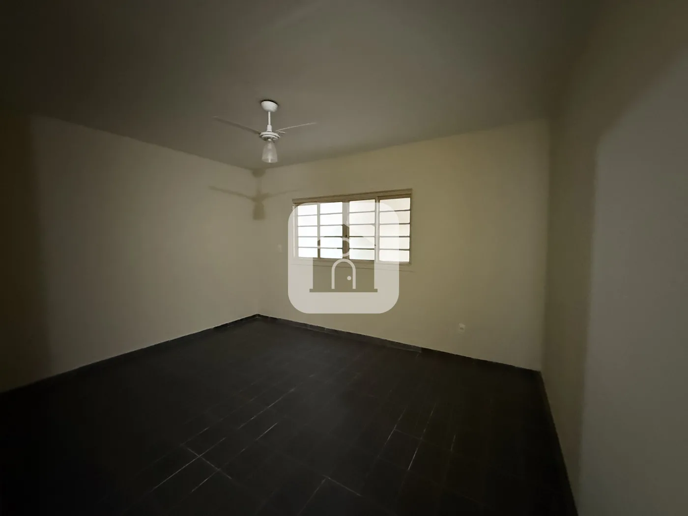 Alugar Casa / Padr&atilde;o em Uberl&acirc;ndia R$ 3.000,00 - Foto 2