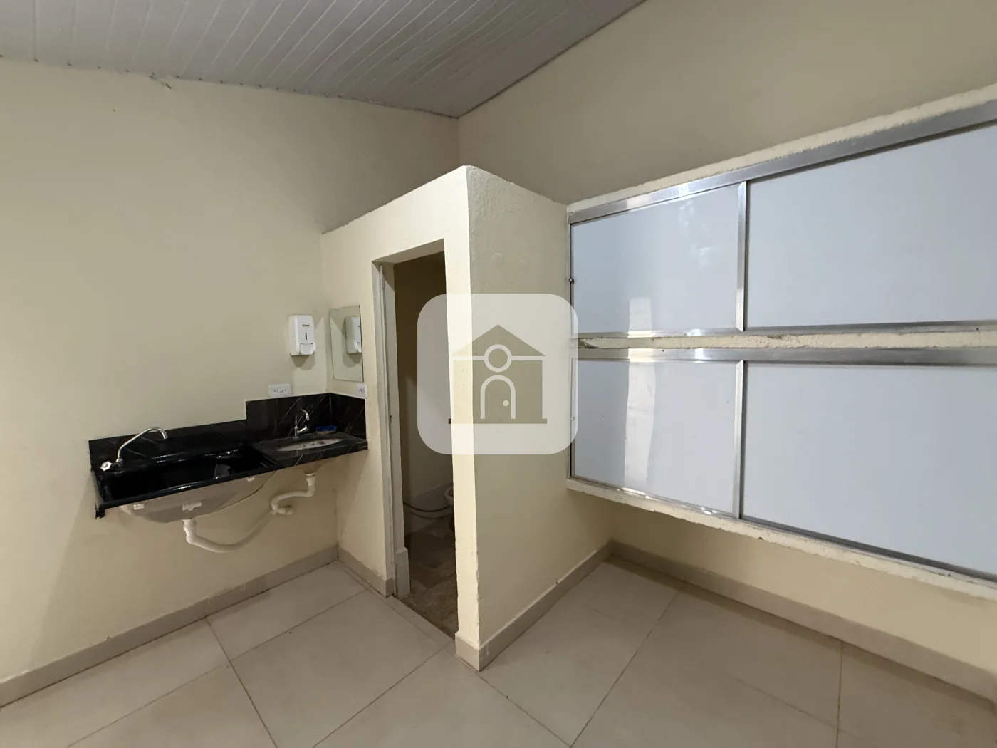 Alugar Casa / Padr&atilde;o em Uberl&acirc;ndia R$ 3.000,00 - Foto 5