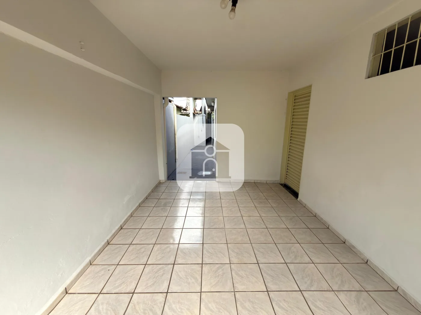 Alugar Casa / Padr&atilde;o em Uberl&acirc;ndia R$ 1.600,00 - Foto 1