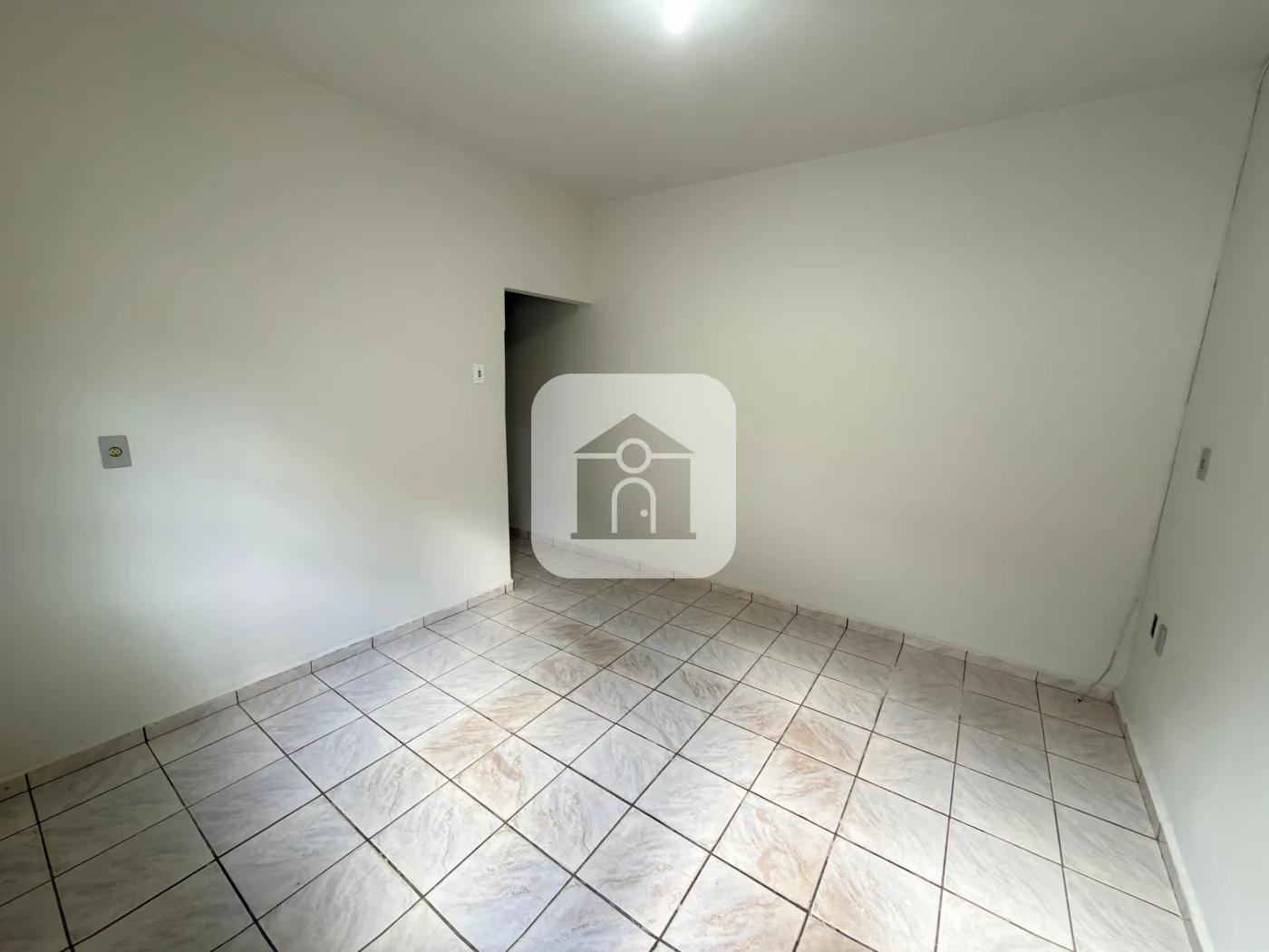 Alugar Casa / Padr&atilde;o em Uberl&acirc;ndia R$ 1.600,00 - Foto 4